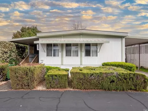 8184 E St, Windsor, CA 95492