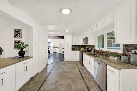 Kitchen - 941 W A St, Dixon, CA 95620 photo 6 of 7