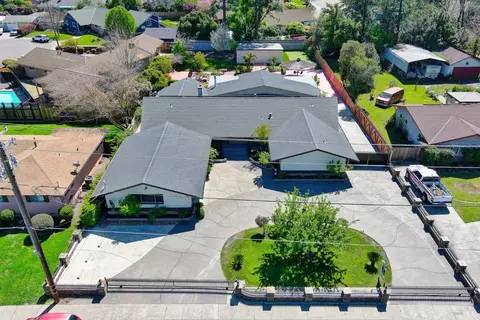 View/Area - 941 W A St, Dixon, CA 95620 photo 1 of 7