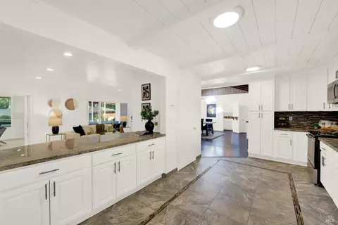 Kitchen - 941 W A St, Dixon, CA 95620 photo 5 of 7