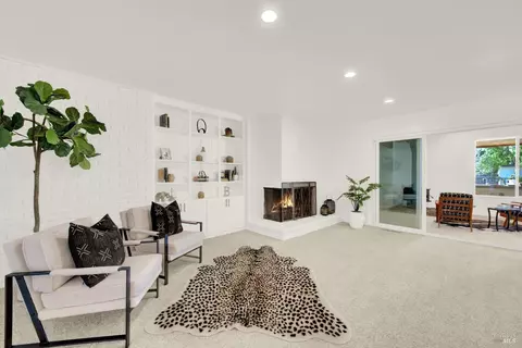 Living - 941 W A St, Dixon, CA 95620 photo 5 of 7