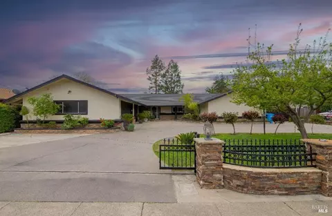 941 W A St, Dixon, CA 95620