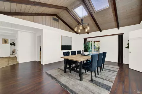 Dining - 941 W A St, Dixon, CA 95620 photo 2 of 8