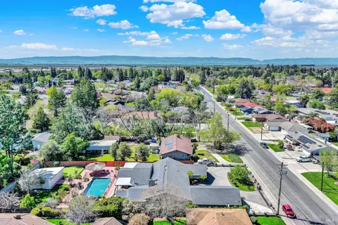 View/Area - 941 W A St, Dixon, CA 95620 photo 3 of 7
