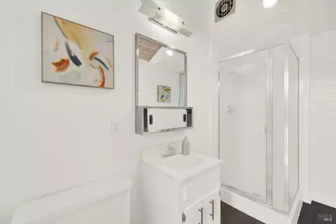 Bath - 941 W A St, Dixon, CA 95620 photo 7 of 8