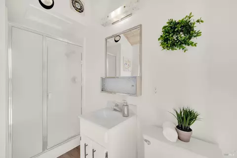 Bath - 941 W A St, Dixon, CA 95620 photo 8 of 8