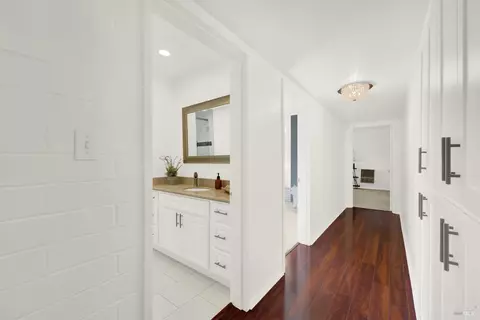 Bath - 941 W A St, Dixon, CA 95620 photo 5 of 8
