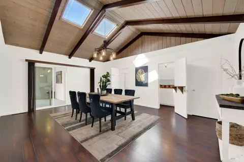 Dining - 941 W A St, Dixon, CA 95620 photo 4 of 8