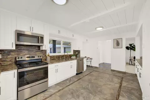 Kitchen - 941 W A St, Dixon, CA 95620 photo 4 of 7