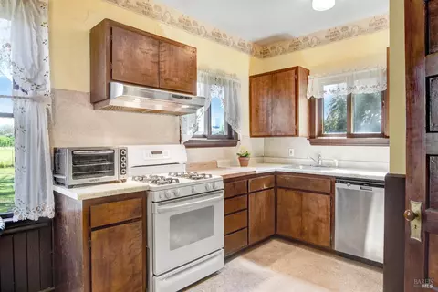 Kitchen - 1235 Castle Rd, Sonoma, CA 95476 photo 3 of 3