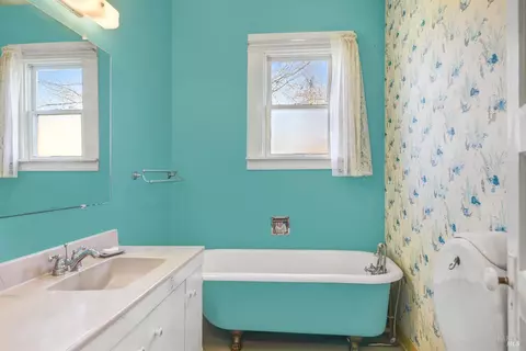 Bath - 1235 Castle Rd, Sonoma, CA 95476 photo 2 of 2