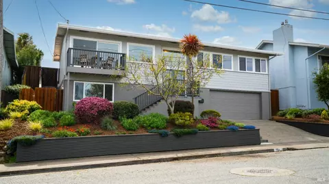 151 Ridgewood Dr, San Rafael, CA 94901