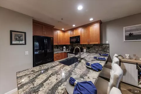16 Arbor Ct, Cotati, CA 94931