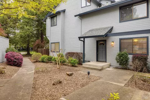 35 Village Pkwy, Napa, CA 94558
