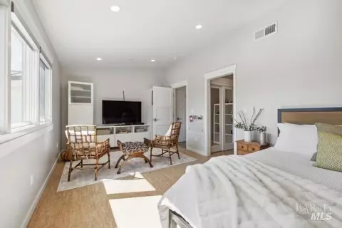 Bedroom - 104 Walnut Ave, Corte Madera, CA 94925 photo 8 of 9
