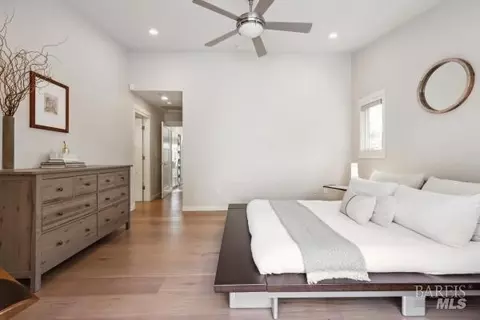 Bedroom - 104 Walnut Ave, Corte Madera, CA 94925 photo 3 of 9