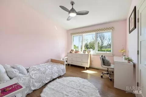 Bedroom - 104 Walnut Ave, Corte Madera, CA 94925 photo 7 of 9
