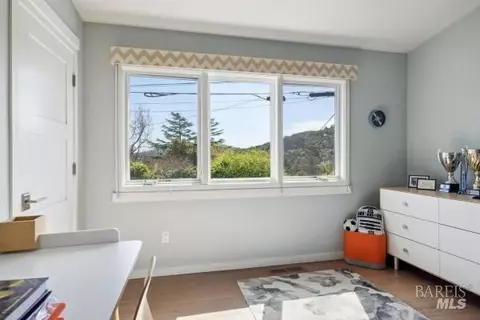 Bedroom - 104 Walnut Ave, Corte Madera, CA 94925 photo 6 of 9
