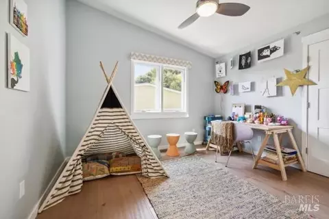 Bedroom - 104 Walnut Ave, Corte Madera, CA 94925 photo 4 of 9
