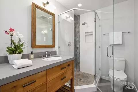 Bath - 104 Walnut Ave, Corte Madera, CA 94925 photo 2 of 4