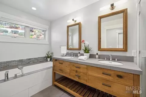 Bath - 104 Walnut Ave, Corte Madera, CA 94925 photo 1 of 4