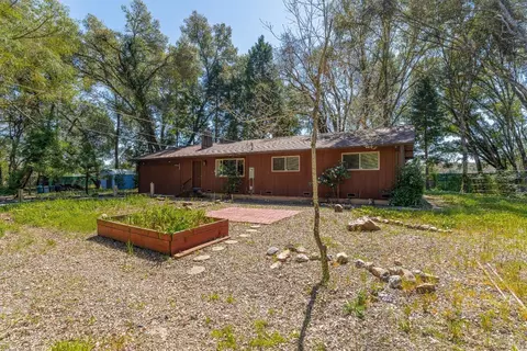 821 Laughlin Way, Redwood Valley, CA 95470