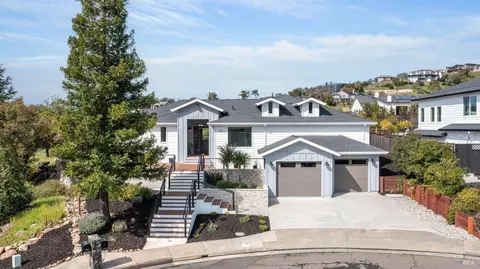 3711 Llyn Glaslyn Pl, Santa Rosa, CA 95403