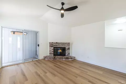 900 W Starburst Ct, Windsor, CA 95492 photo 3