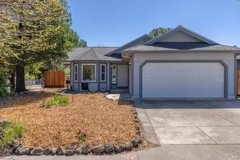 900 W Starburst Ct, Windsor, CA 95492
