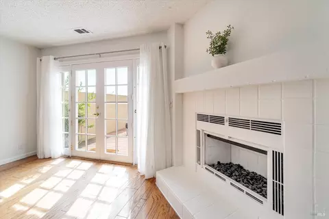 Living - 115 Nantucket Ln, Vallejo, CA 94590 photo 3 of 3