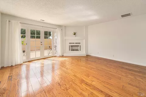 Living - 115 Nantucket Ln, Vallejo, CA 94590 photo 1 of 3