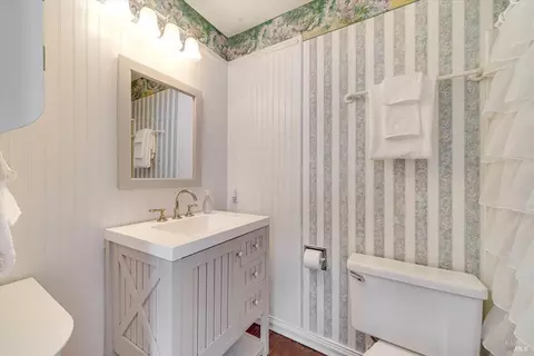 Bath - 115 Nantucket Ln, Vallejo, CA 94590 photo 4 of 4