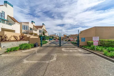 View/Area - 115 Nantucket Ln, Vallejo, CA 94590 photo 3 of 8