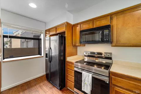 Kitchen - 115 Nantucket Ln, Vallejo, CA 94590 photo 3 of 4