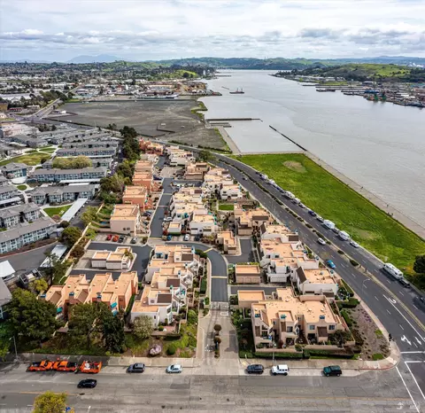 View/Area - 115 Nantucket Ln, Vallejo, CA 94590 photo 4 of 8