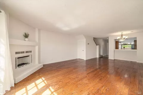 Living - 115 Nantucket Ln, Vallejo, CA 94590 photo 2 of 3