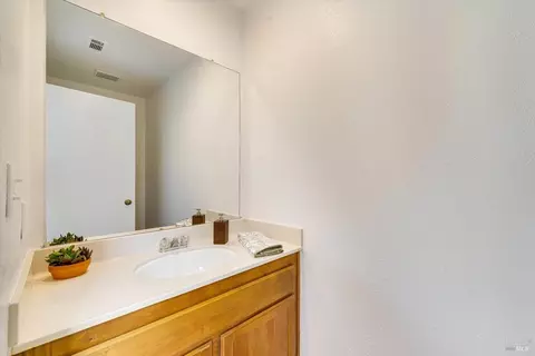 Bath - 115 Nantucket Ln, Vallejo, CA 94590 photo 2 of 4