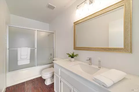 Bath - 115 Nantucket Ln, Vallejo, CA 94590 photo 3 of 4