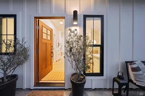 240 Clear Ridge Dr, Healdsburg, CA 95448