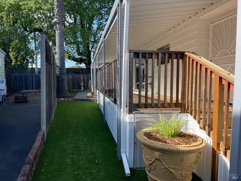 120 A Cabana Dr, Napa, CA 94558 photo 3