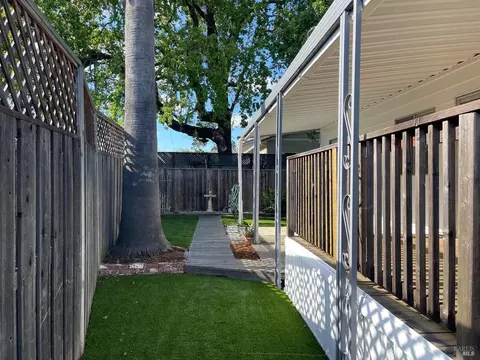120 A Cabana Dr, Napa, CA 94558 photo 4