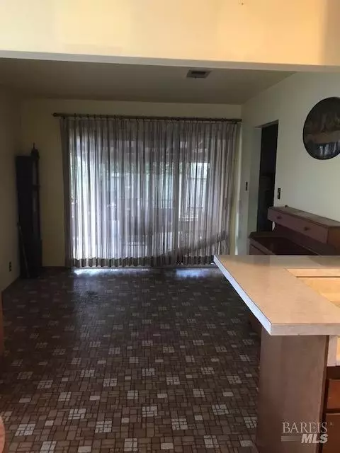 249 Valencia St, Vallejo, CA 94591 photo 5
