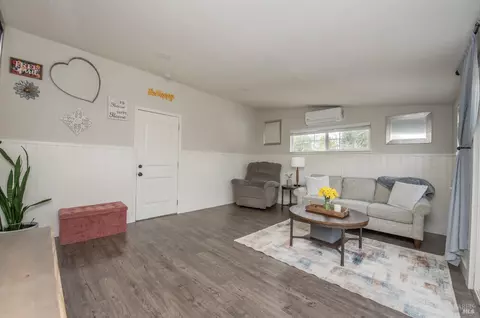 Living - 10150 Starr Rd, Windsor, CA 95492 photo 2 of 3
