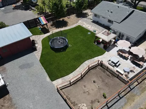 Exterior - 10150 Starr Rd, Windsor, CA 95492 photo 2 of 14