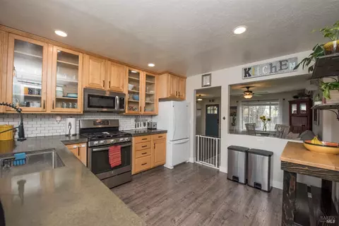 Kitchen - 10150 Starr Rd, Windsor, CA 95492 photo 2 of 3