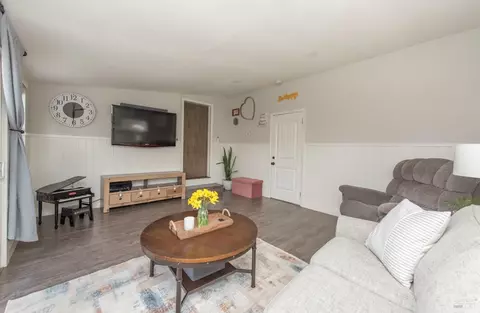 Living - 10150 Starr Rd, Windsor, CA 95492 photo 3 of 3