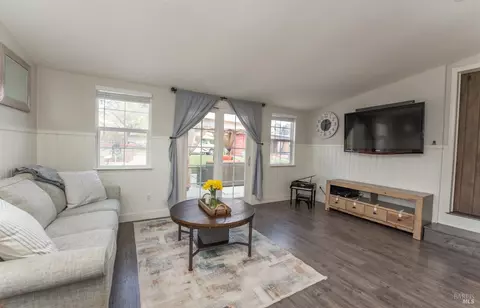 Living - 10150 Starr Rd, Windsor, CA 95492 photo 1 of 3