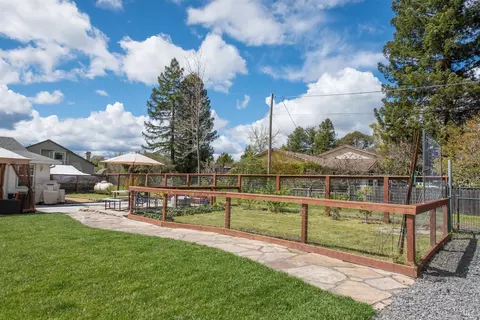Exterior - 10150 Starr Rd, Windsor, CA 95492 photo 12 of 14