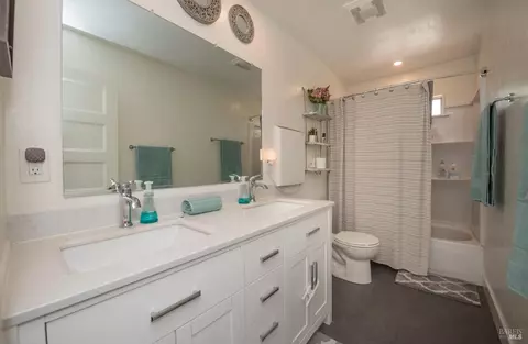 Bath - 10150 Starr Rd, Windsor, CA 95492 photo 1 of 1