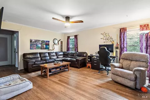 265 E O St, Benicia, CA 94510 photo 3